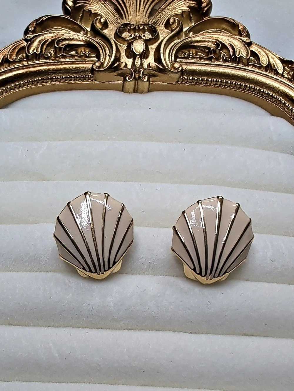 Monet Vintage Monet Enamel Seashell Clip-On Earrings Vintage Enamel Seashell